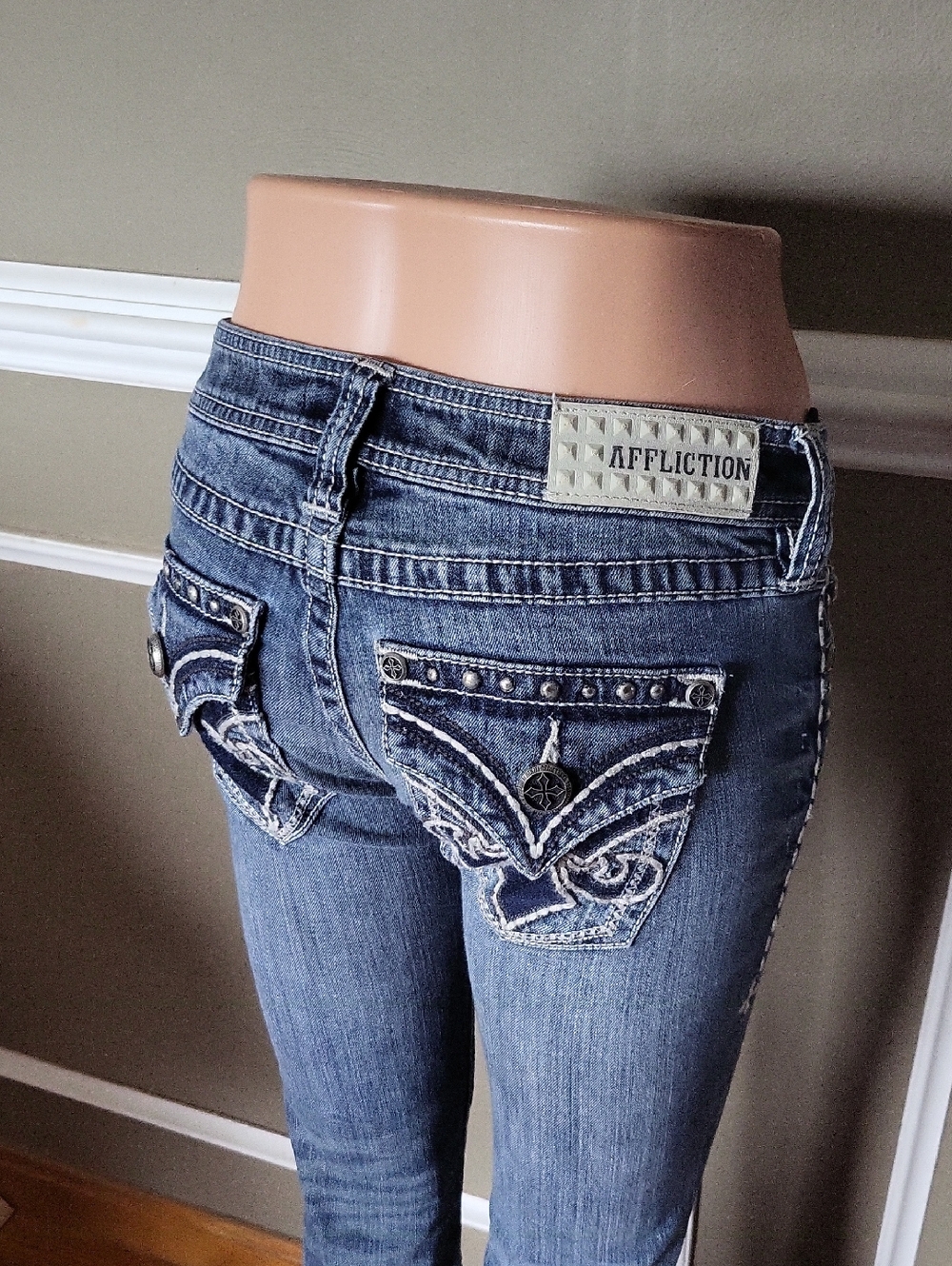 Affliction Women's Jade Size 26 Regular Embroidered Jeans